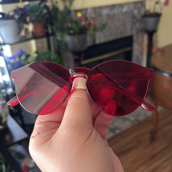 Red Stylish Sunglasses - Picture 1 of 5